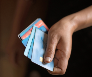 Qual é o momento ideal para adquirir múltiplos cartões de crédito?